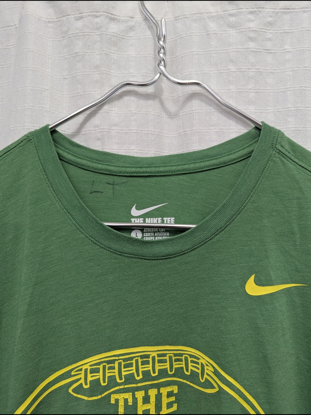 Nike Men’s Green 'The Pick' Graphic T-Shirt - Picture 8 of 12